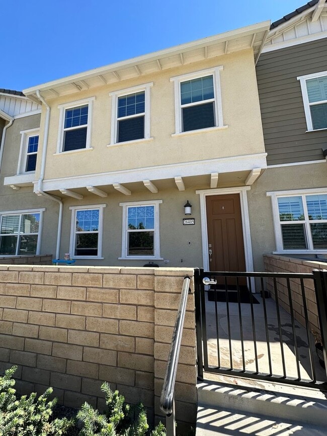 3 Bedroom Townhome in Santa Clarita - 3 Bedroom Townhome in Santa Clarita