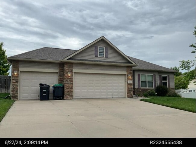 Photo - Spacious home in super nice neighborhood in Northwest Omaha