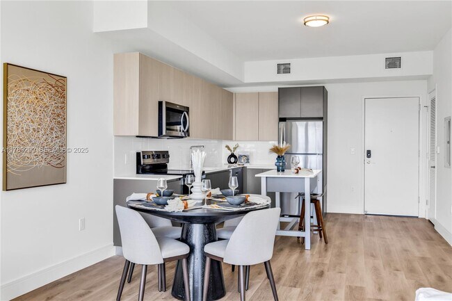 Photo - 3801 N Dixie Hwy Unit 317