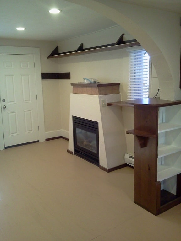 Gas fireplace - 125 T St Unidad 4