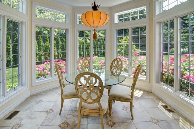 Photo - 653 Head of Pond Rd