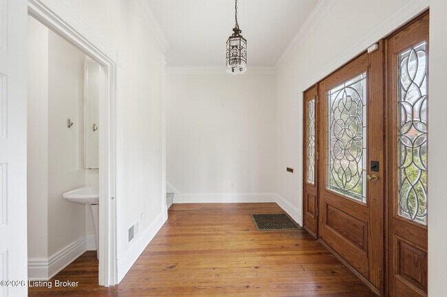 Photo - 1290 Everett Ave