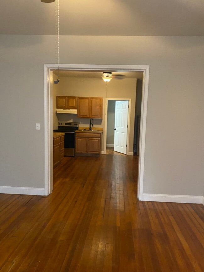 Building Photo - 5936-5938 Unit 5936A