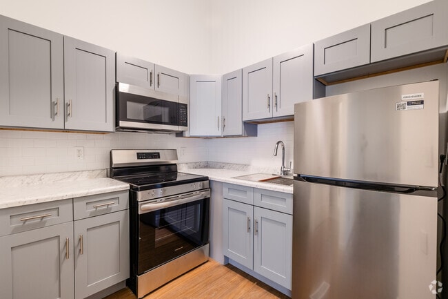 2BR, 1BA - 500SF - Kitchen