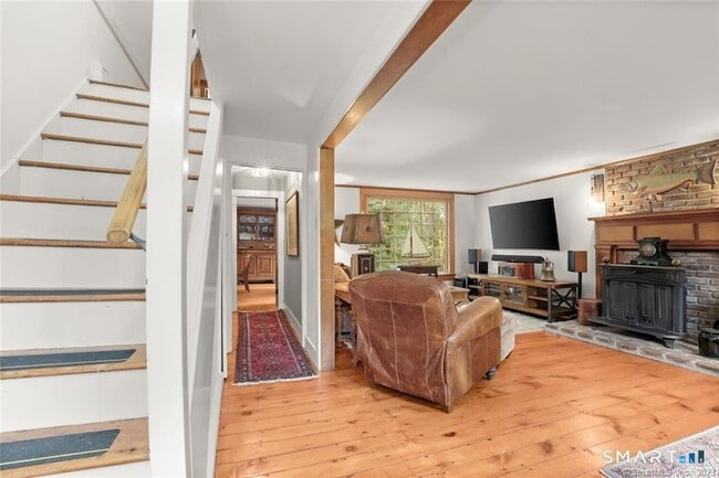 47 Hollow Tree Ridge Rd