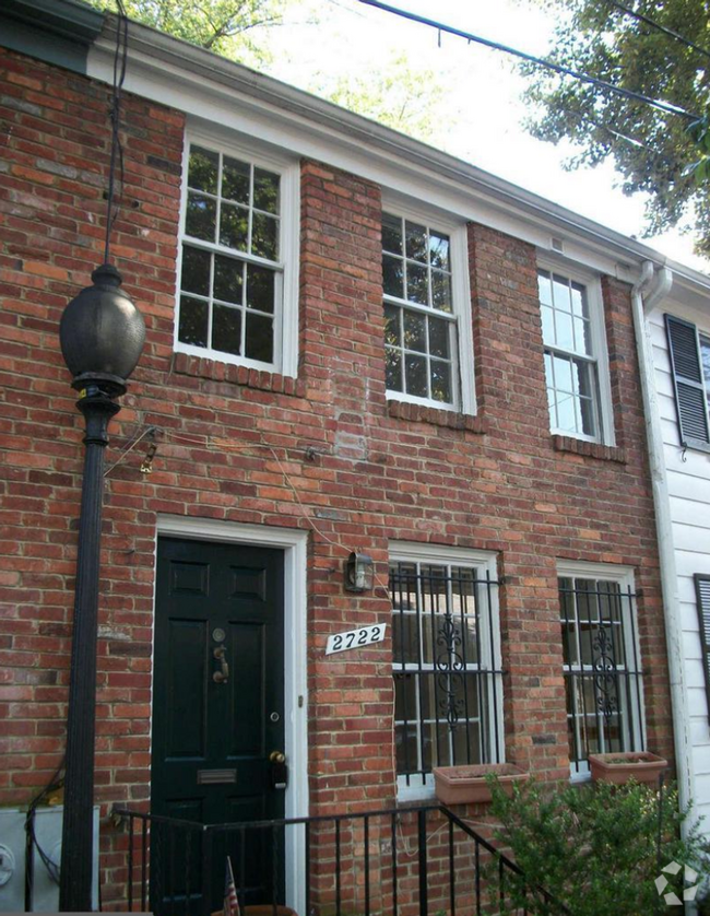 Building Photo - Historic 2BR 1Bath Rowhome in one of DC's ...