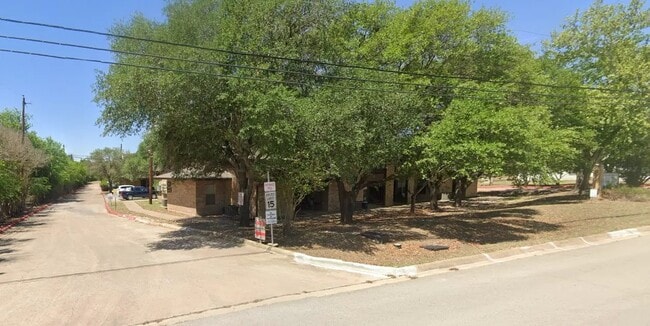 Photo - 515 Roy St