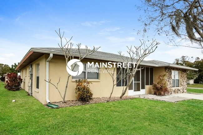 Photo - 3 Bedroom Pet-Friendly Home in ENGLEWOOD, FL with Main Street Renewal