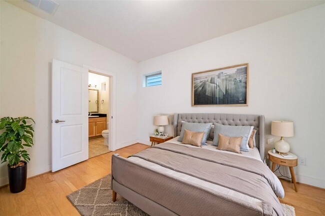 Photo - 194 Harvard St