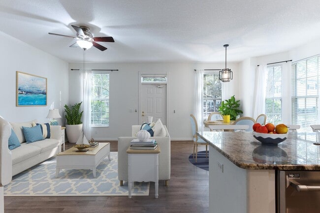 Photo - 340 Jacaranda Dr