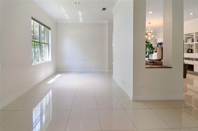 Photo - 1600 Blue Jay Cir