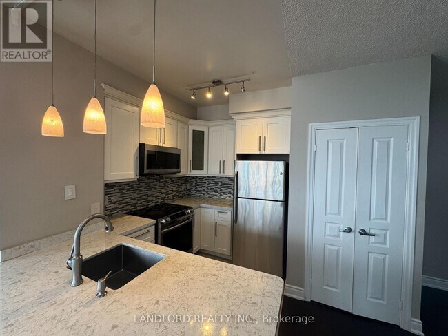 Photo - 220 Burnhamthorpe Rd W Unité 2009