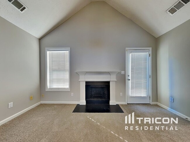 Photo - 2051 Meadowglen Ln