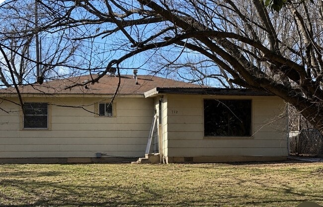 Building Photo - 712 S Chapman Ave