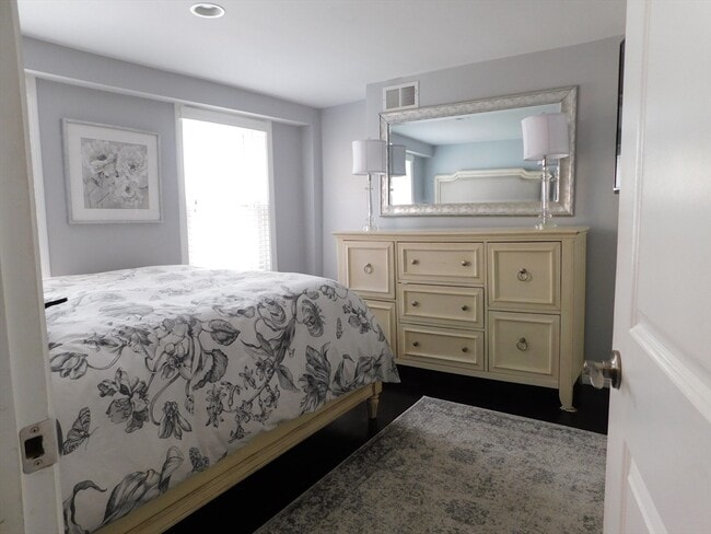 Photo - 215 Bolton St Unit 1