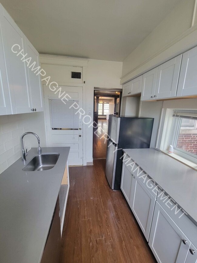 Photo - Newly Renovated 2 Bed 1 Bathroom Apartment Unidad 1W