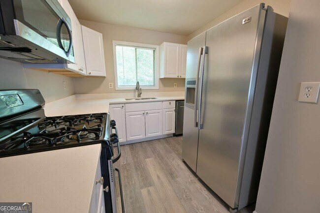 Photo - 2075 Claude St NW