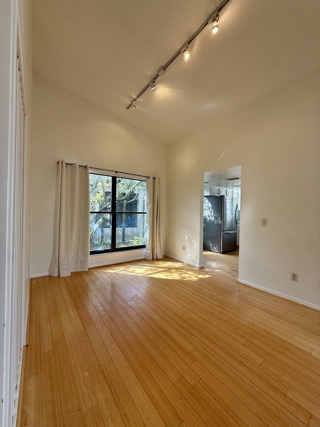 Photo - 2437 Burgundy Ct