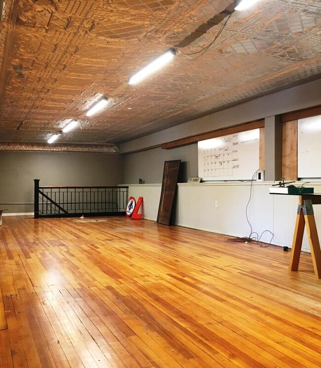 Building Photo - 2715 Cherokee St Rental