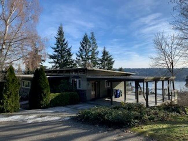 Building Photo - 4 BR 2.5 BA Mid-Century Modern with View of L.k WA. Lake Forrest Park $4500/MO