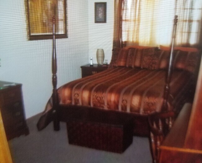 Upper bedroom - 427 20th Ave S Unit B