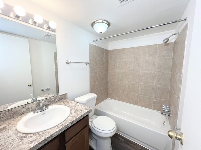 1BD 1BA - Bathroom