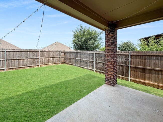 Photo - 2912 Log Cabin Dr