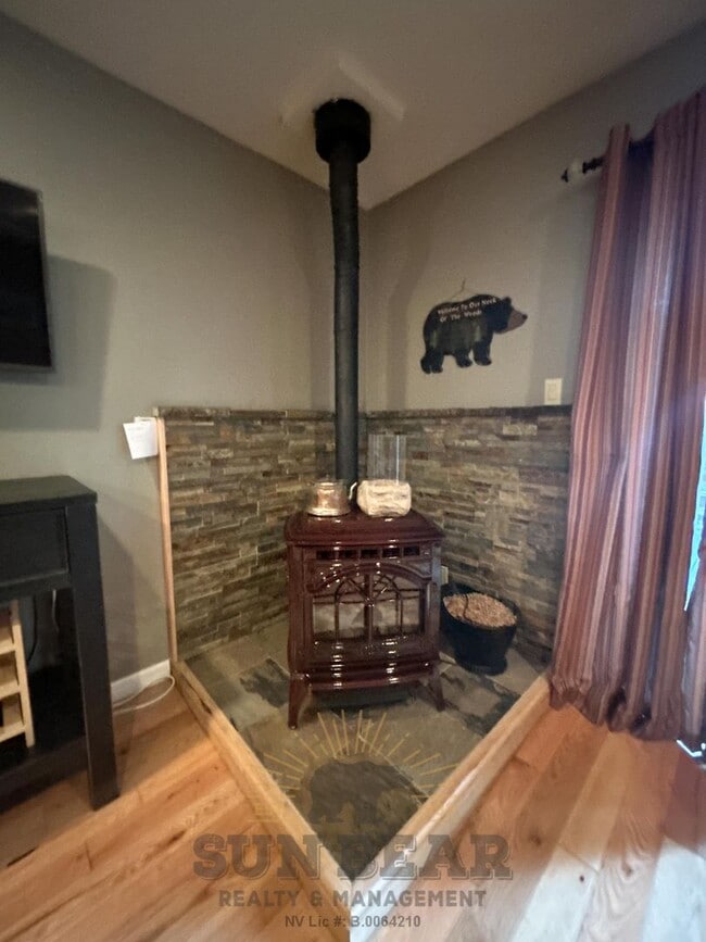 Photo - 3 Bedroom - Great Location!