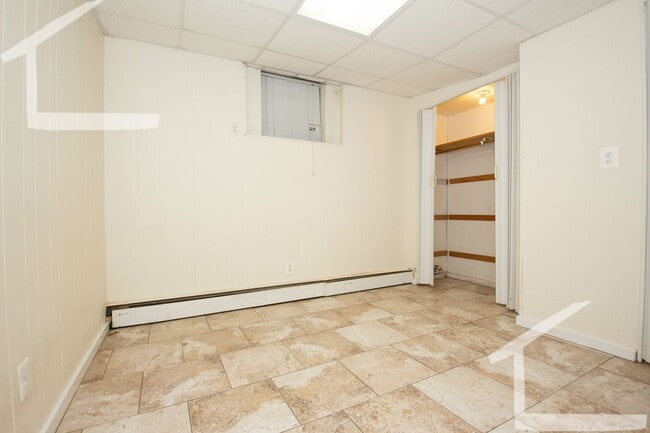 Building Photo - Beautiful newly renovated unit in Allston close to public transportation available NOW!
