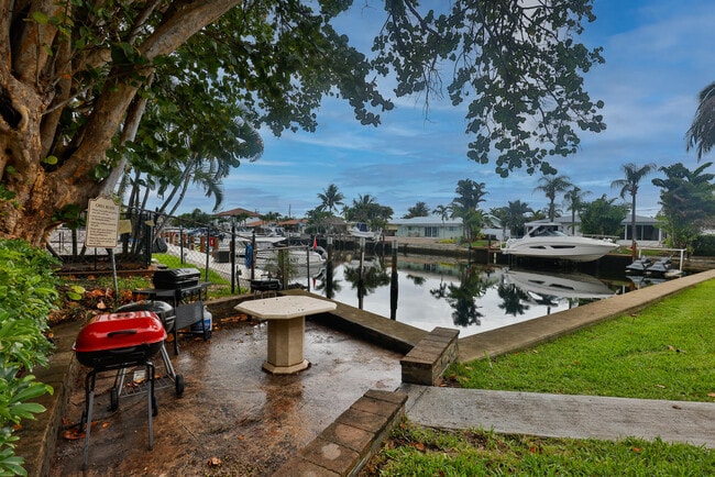 Photo - 391 SE 19th Ave Unit 7