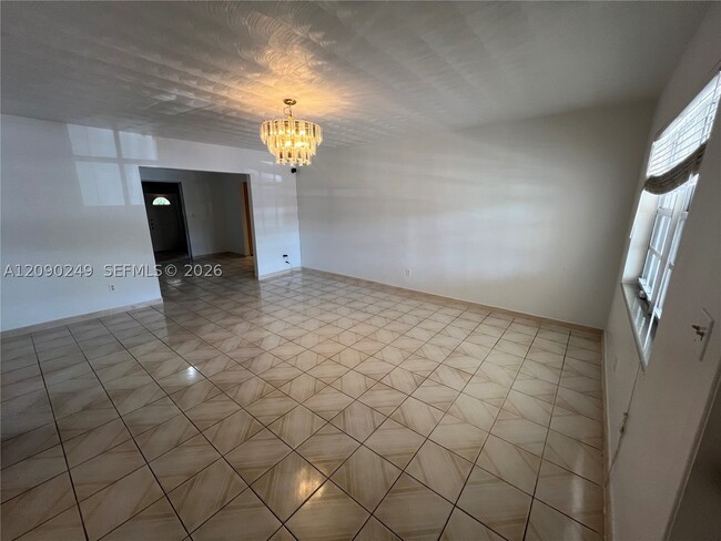 260 W 15th St