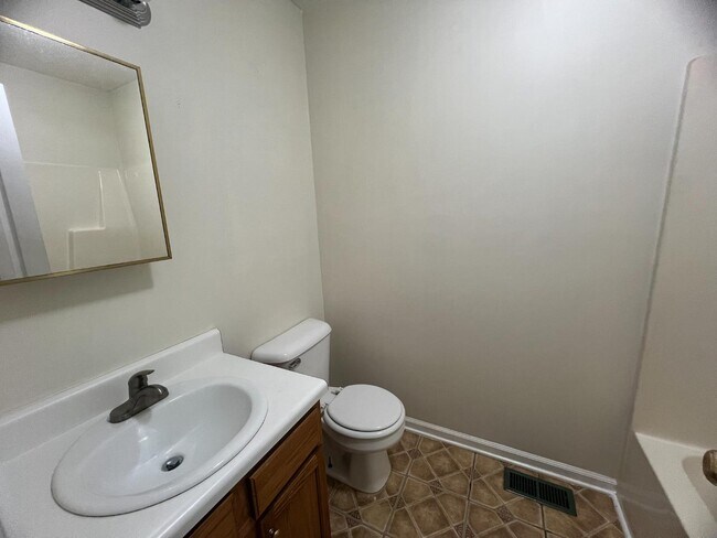 Photo - 500 Chinaberry Ln