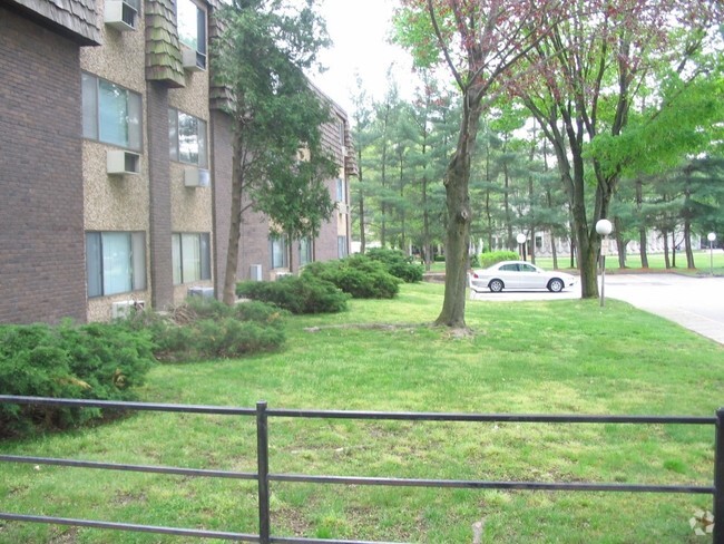 Building Photo - Central Street Apartments