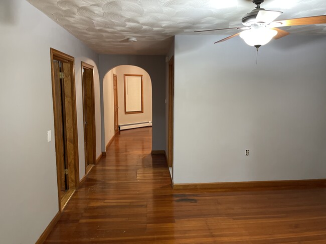 Building Photo - 105 School St Unit 1 Rental