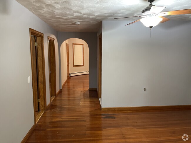 Building Photo - 105 School St Unit 1 Rental