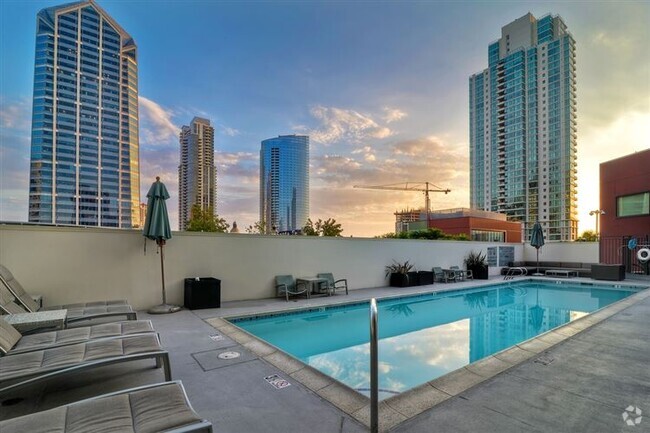 Community Pool - 1240 India St Unit Mod Lux - Little Italy Rental