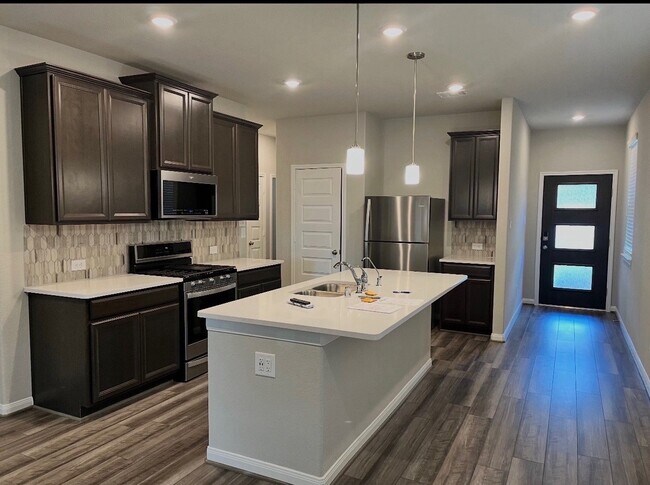 Photo - 7058 Silverleaf Oak St