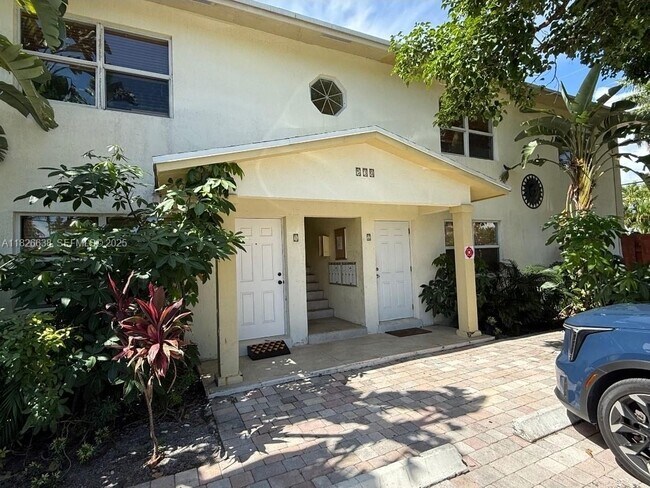 Photo - 530 NE 15th Ct Unit 6