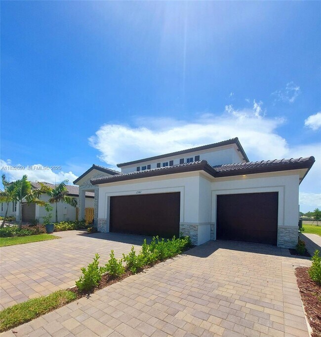 Building Photo - 2942 SE 23rd Ave Unit 0