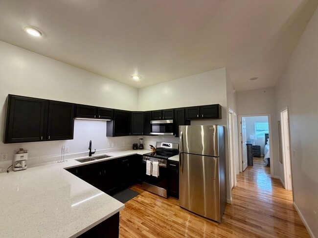 Building Photo - 719 N 3rd Ave Unit #7