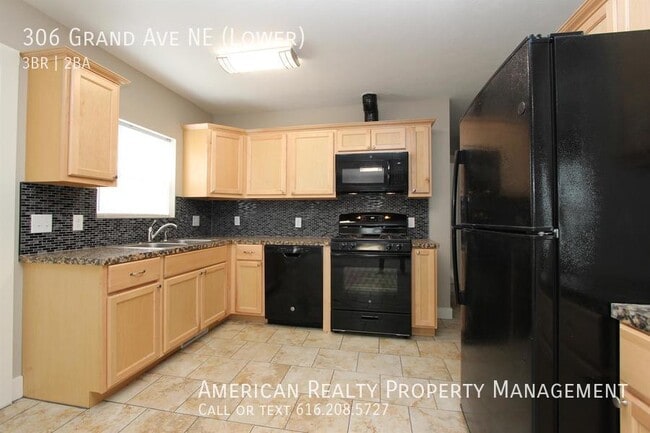 Photo - 306 Grand Ave NE