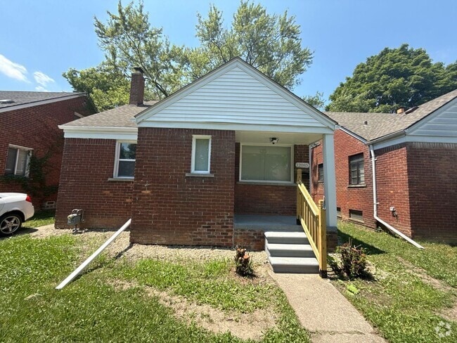 Building Photo - Renovated 3-Bedroom Home – We Welcome Sect...