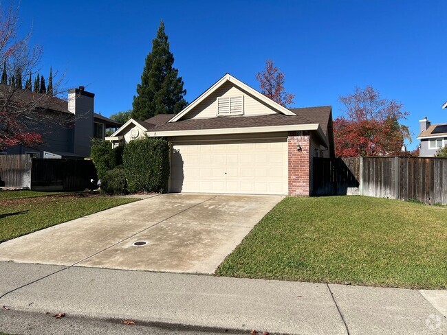 Building Photo - Three Bedroom Folsom Home