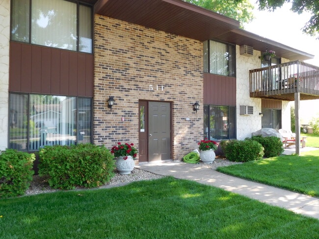 Well Maintained Building - 511 Madison St Unit 1