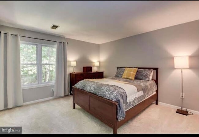 Building Photo - 9668 Hastings Dr Unit Master's bedroom