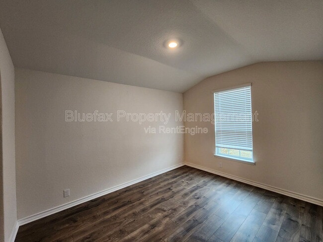 Photo - 13229 Needle Grass