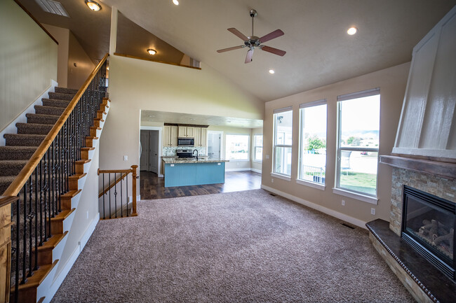Photo - 1711 W Hamilton Dr House