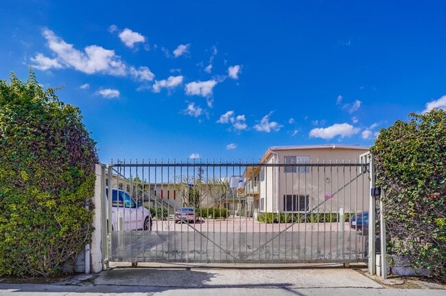 Photo - 2425 S Ridgeley Dr Unidad 01