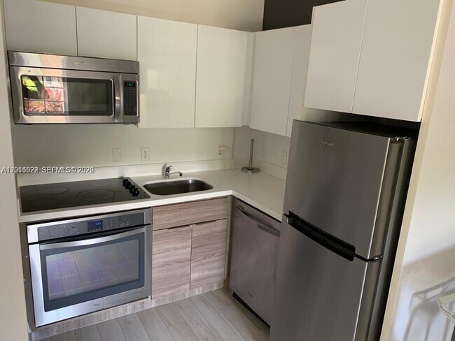 Photo - 1450 Meridian Ave Unidad 105