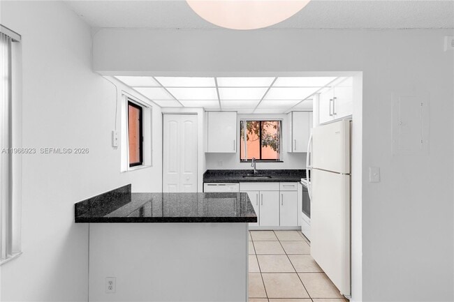 Photo - 6900 SW 39th St Unit 208J